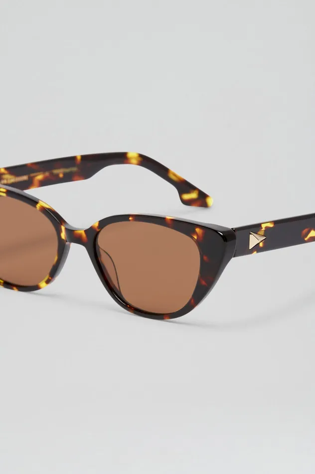 Scanlan Theodore Eyewear Women ST FELINE OVAL SUNGLASSES TORTSHELL Scanlan Theodore Eyewear Women ST FELINE OVAL SUNGLASSES TORTSHELL