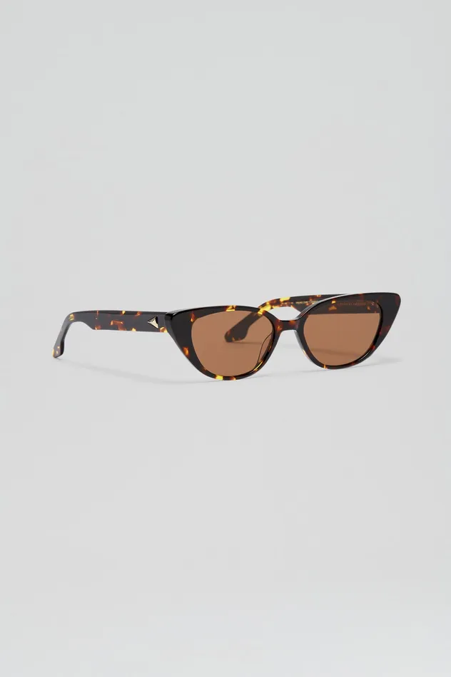 Scanlan Theodore Eyewear Women ST FELINE OVAL SUNGLASSES TORTSHELL Scanlan Theodore Eyewear Women ST FELINE OVAL SUNGLASSES TORTSHELL