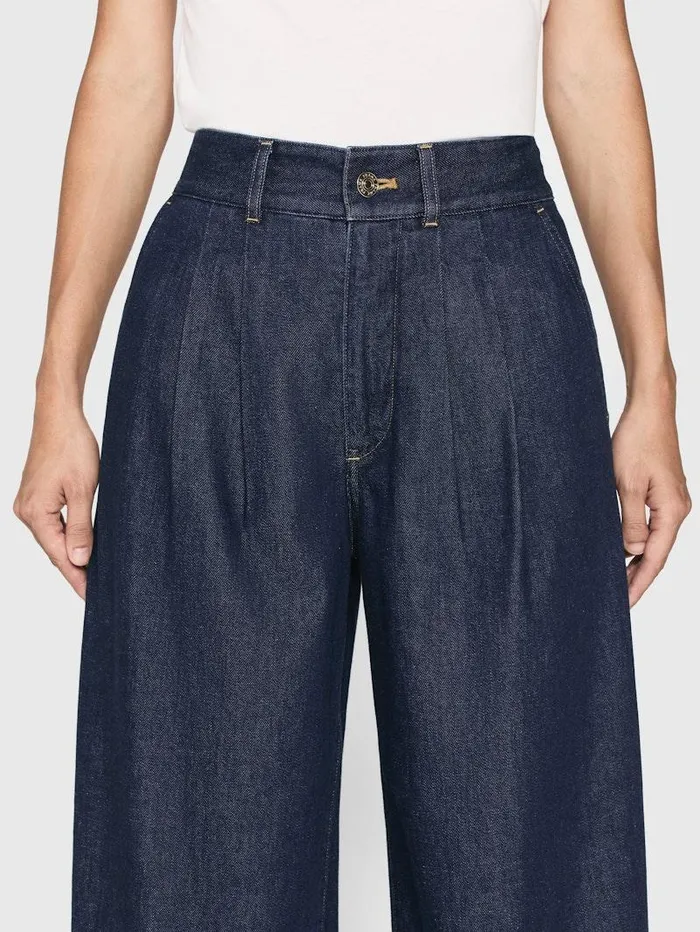 Women FRAME Denim Collections The Tapered Trouser