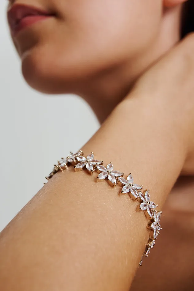 Women Jewelry Scanlan Theodore CRYSTAL FLOWER BRACELET LIGHTGOLDCRYSTAL